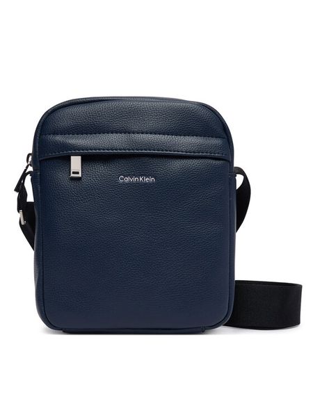 Calvin Klein Saszetka Raised Reporter LV04D3160G Granatowy. Niebieskie saszetki i nerki CALVIN KLEIN, bez wzorów, ze skóry. Za 329.99 zł.