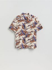 Koszula regular z dodatkiem lnu - kremowy. Białe koszule Reserved, l, bez wzorów, z wiskozy, bez kołnierzyka, bez ramiączek. Za 139.99 zł.