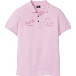 Shirt polo z nadrukiem bonprix jasnoróżowy. Koszulki polo bonprix. Za 44.99 zł.