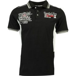 Koszulka polo w kolorze czarnym. Czarne koszulki polo sportowe marki Geographical Norway Men, z aplikacjami, z bawełny, bez kołnierzyka, bez ramiączek. W wyprzedaży za 90.95 zł.