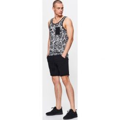 Dresowe szorty - Czarny. Krótkie spodenki sportowe Cropp. Za 59.99 zł.