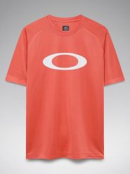 Oakley Koszulka funkcyjna "Rashguard" w kolorze pomarańczowym rozmiar: XXL. Pomarańczowe t-shirty sportowe Oakley, bez wzorów, z materiału, bez ramiączek, outdoorowe. Za 92.42 zł.