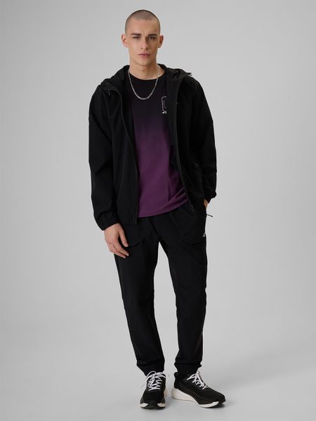 4F Spodnie casual męskie - czarna L. Czarne spodnie materiałowe 4F, na co dzień, l, bez wzorów, z tkaniny, casualowe. Za 189.99 zł.