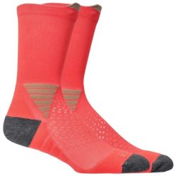 Skarpetki sportowe dla dorosłych Fujitrail Crew Sock. Czerwone skarpetki sportowe ASICS, bez wzorów, z materiału. Za 89.99 zł.