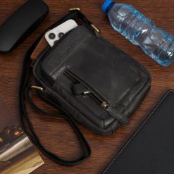 Torba męska skórzana na ramię mała listonoszka czarna nubuk Beltimore N21. Czarne torby na ramię bez wzorów, z nubiku, na ramię, małe, bez dodatków. Za 159.99 zł.