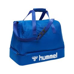 Torba piłkarska dla dorosłych rozmiar Hummel Core Football Bag. Niebieskie torby na ramię Hummel, bez wzorów, z materiału, na ramię, duże, bez dodatków. Za 109.99 zł.