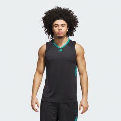 Koszulka adidas Basketball Legends Tank. Czarne bezrękawniki Adidas, m, bez wzorów, z materiału, bez kołnierzyka, bez ramiączek. W wyprzedaży za 100.62 zł.