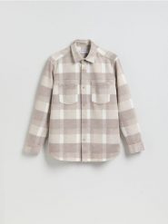 Koszula z imitacji zamszu regular fit - beżowy. Brązowe koszule Reserved, l, bez wzorów, bez kołnierzyka, bez ramiączek. Za 139.99 zł.