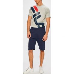 Fila - Szorty. Krótkie spodenki sportowe marki Fila. W wyprzedaży za 129.90 zł.