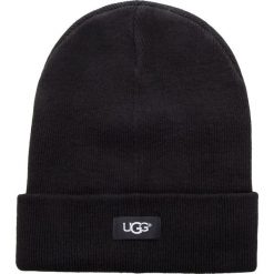 Czapka UGG - W Ovrsz Cuff Beanie 17512 Black. Czarne czapki zimowe UGG, bez wzorów, z materiału. W wyprzedaży za 179.00 zł.