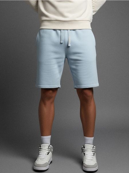 Szorty slim fit - błękitny. Niebieskie krótkie spodenki sportowe Sinsay, l, bez wzorów. W wyprzedaży za 13.99 zł.
