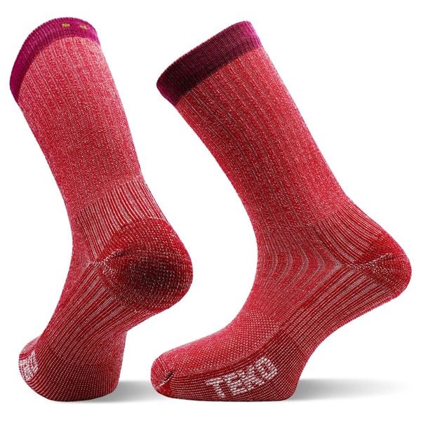 Skarpety sportowe z wełny Merino Teko ecoHIKE Light Half Cushion 2.0. Czerwone skarpetki sportowe TEKO, bez wzorów, z nylonu. Za 59.99 zł.