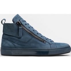 Niebieskie trampki męskie. Buty sportowe casual marki Kazar. Za 549.00 zł.