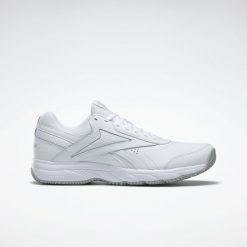 Buty męskie treningowe Reebok. Białe buty treningowe Reebok, bez wzorów, z materiału. W wyprzedaży za 199.00 zł.