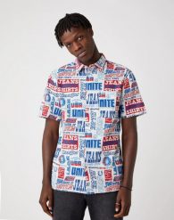 KOSZULA MĘSKA WRANGLER SS RELAXED SHIRT TEXT MANIA W5J47S18E 112130181. Koszule Wrangler, m, bez wzorów, bez kołnierzyka, bez ramiączek. Za 129.99 zł.