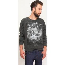 BLUZA NIEROZPINANA MĘSKA LUŹNA. Bluzy z kapturem marki DRYWASH. W wyprzedaży za 59.99 zł.
