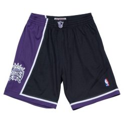 Swingman krótki Sacramento Kings. Fioletowe szorty Mitchell & Ness, bez wzorów, sportowe. Za 397.50 zł.
