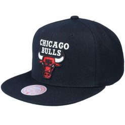 Czapka z daszkiem do koszykówki Mitchell & Ness NBA Chicago Bulls czarna. Czarne czapki z daszkiem Mitchell & Ness, bez wzorów. Za 149.00 zł.