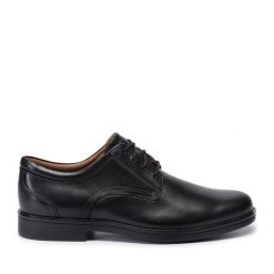 Półbuty Clarks. Czarne eleganckie półbuty Clarks, bez wzorów, bez obcasa, bez zapięcia. Za 539.99 zł.