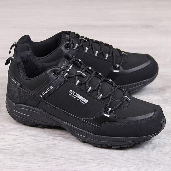 Buty sportowe męskie trekkingowe wodoodporne czarne DK 1096. Czarne buty trekkingowe DK, bez wzorów, z materiału, bez zapięcia. Za 259.99 zł.