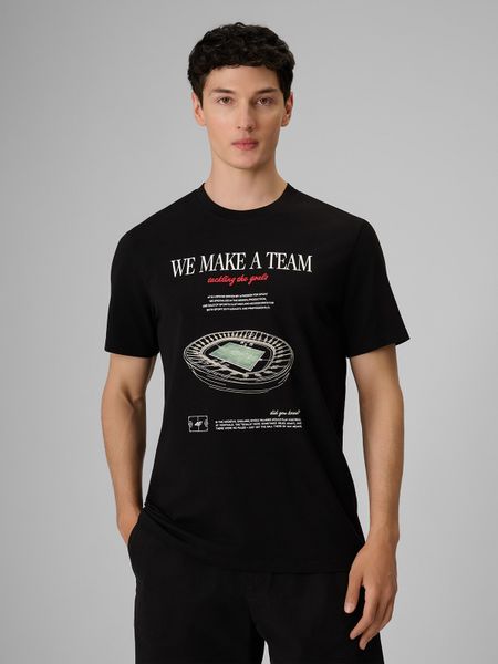 4F T-shirt regular z nadrukiem męski - czarny L. Czarne t-shirty 4F, l, bez wzorów, z bawełny, bez kołnierzyka, bez ramiączek. Za 79.99 zł.