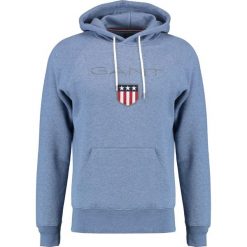 GANT SHIELD HOODIE Bluza z kapturem denim blue melange. Bluzy marki GANT. Za 419.00 zł.