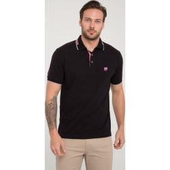 Koszulka polo "Puls" - Regular fit - w kolorze czarnym. Koszulki polo marki Sir Raymond Taylor, z aplikacjami, z bawełny, polo, z krótkim rękawem. W wyprzedaży za 99.95 zł.