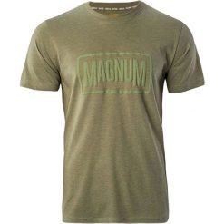 Koszulka męska Magnum Essential T-Shirt 2.0 - oliwkowa, Rozmiar L. Zielone t-shirty MAGNUM, l, bez wzorów, z bawełny, bez kołnierzyka, bez ramiączek. W wyprzedaży za 44.99 zł.
