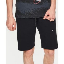Dresowe szorty z zamkiem - Czarny. Szorty marki Cropp. Za 59.99 zł.