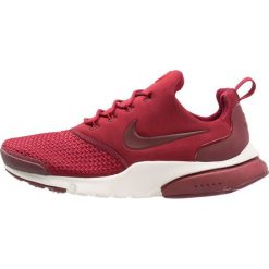 Nike Sportswear PRESTO FLY SE Sneakersy niskie team red/gym red/sail. Buty sportowe casual marki Nike Sportswear. W wyprzedaży za 344.25 zł.
