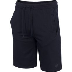 Spodenki dresowe męskie SKMD300 - granatowy. Krótkie spodenki sportowe marki 4F. Za 59.99 zł.