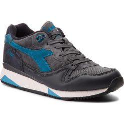 Sneakersy DIADORA - V7000 Premium 501.172294 01 C6990 Castle Rock/Nine Iron/Lyo. Buty sportowe casual marki Diadora. W wyprzedaży za 259.00 zł.
