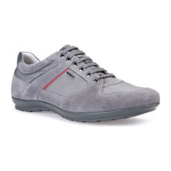Skórzane sneakersy w kolorze szarym. Botki sznurowane marki Geox. W wyprzedaży za 209.95 zł.