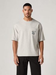 Levi's Koszulka w kolorze jasnoszarym rozmiar: L. Szare bezrękawniki Levi's®, l, bez wzorów, z bawełny, bez kołnierzyka, bez ramiączek. Za 125.85 zł.