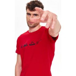 T-SHIRT MĘSKI Z NADRUKIEM. Bluzki z długim rękawem marki TOP SECRET. W wyprzedaży za 19.99 zł.