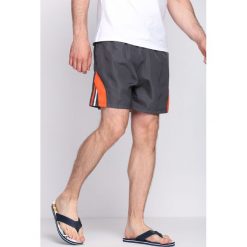 Ciemnoszare Szorty Freaky Friday. Odzież kąpielowa marki Born2be. Za 19.99 zł.