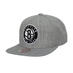 Czapka Brooklyn Nets Team Heather 2.0. Szare czapki z daszkiem Mitchell & Ness, bez wzorów. Za 190.50 zł.