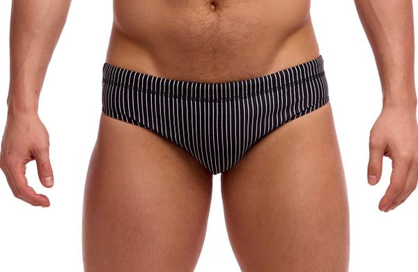 Kąpielówki męskie Funky Trunks Pin Stripe - slipy. Czarne slipy i bokserki Funky Trunks, l, bez wzorów, z materiału. Za 139.00 zł.