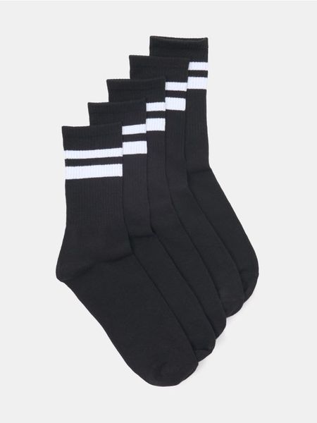 Skarpetki basic 5 pack - czarny. Czarne skarpety Sinsay, bez wzorów. Za 12.99 zł.