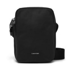 Saszetka Calvin Klein. Czarne saszetki i nerki CALVIN KLEIN, bez wzorów. Za 229.99 zł.