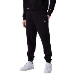 Spodnie męskie New Era MLB Essentls Jogger New York Yankees. Czarne joggery i bojówki New Era, na co dzień, m, bez wzorów, z dresówki, casualowe. Za 199.99 zł.