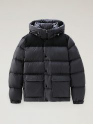 Woolrich Kurtka puchowa "Sierra" w kolorze czarnym rozmiar: XL. Czarne kurtki Woolrich, na zimę, xl, bez wzorów, z puchu, bez kaptura. Za 1,740.56 zł.