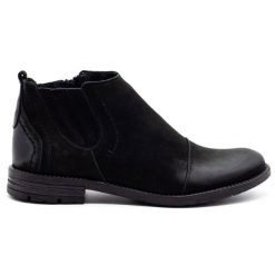 KOMODO Buty męskie zimowe 872K czarne. Czarne botki sznurowane na zimę, bez wzorów, ze skóry, bez obcasa, bez zapięcia. Za 438.49 zł.