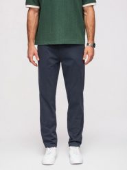Męskie jednolite spodnie chino REGULAR FIT – granatowe V4 - Rozmiar: S. Niebieskie eleganckie spodnie Ombre Clothing, do pracy, m, z bawełny, biznesowe. W wyprzedaży za 237.99 zł.