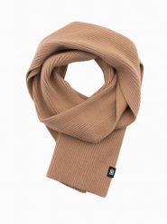 Monochromatyczny szalik męski z prążkowanej dzianiny – jasnobrązowy V4 OM-ACSF-0119 - uniwersalny. Brązowe szaliki Ombre Clothing, z aplikacjami, z dzianiny. Za 59.99 zł.