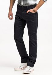 WRANGLER TEXAS SLIM MĘSKIE SPODNIE MATERIAŁOWE DARK NAVY W12SEAXAE 112330702. Niebieskie spodnie materiałowe Wrangler, l, bez wzorów, z jeansu. Za 229.99 zł.