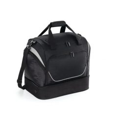 Torba sportowa z kieszeniami Quadra Hardbase. Czarne torby na ramię QUADRA, bez wzorów, z materiału, na ramię, z nadrukiem, bez dodatków. Za 190.70 zł.