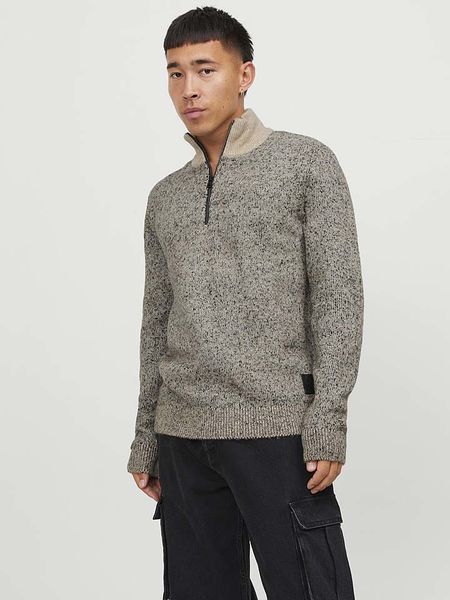 Jack & Jones Sweter "Space" w kolorze czarnym rozmiar: L. Czarne swetry nierozpinane Jack & Jones, l, z aplikacjami, z poliamidu, bez kołnierzyka, bez ramiączek. Za 170.87 zł.