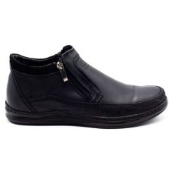 Polbut Buty męskie zimowe K30 czarne. Czarne botki sznurowane na zimę, bez wzorów, ze skóry, bez obcasa, bez zapięcia. Za 367.89 zł.