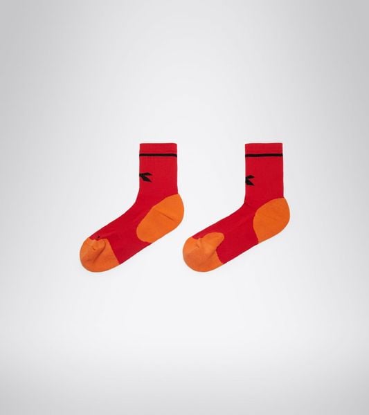 Skarpety męskie tenisowe Diadora LONG SOCKS COURT. Brązowe skarpety Diadora, bez wzorów, z elastanu. Za 24.99 zł.